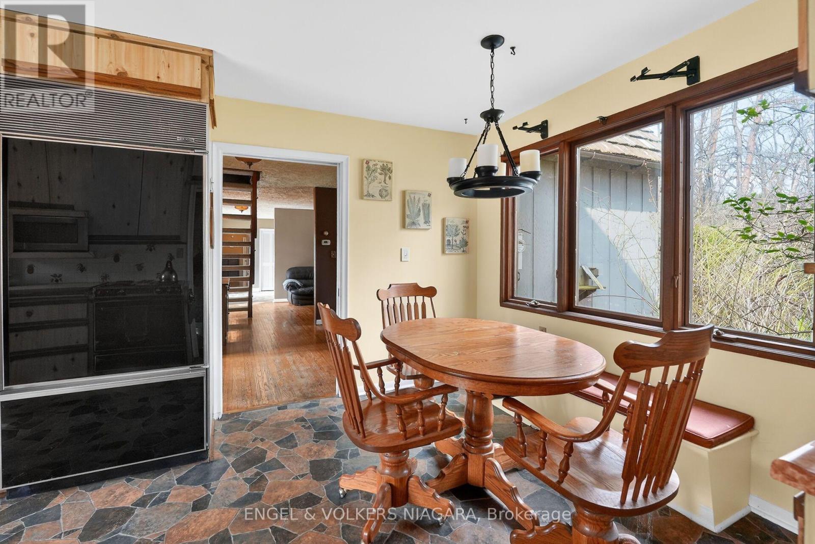 41 Park Road S, Grimsby, Ontario  L3M 4E7 - Photo 12 - X14109810