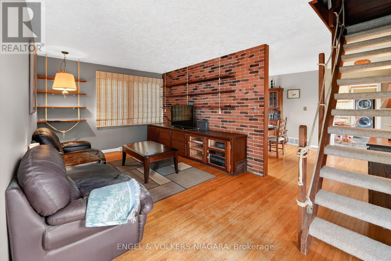 41 Park Road S, Grimsby, Ontario  L3M 4E7 - Photo 14 - X14109810