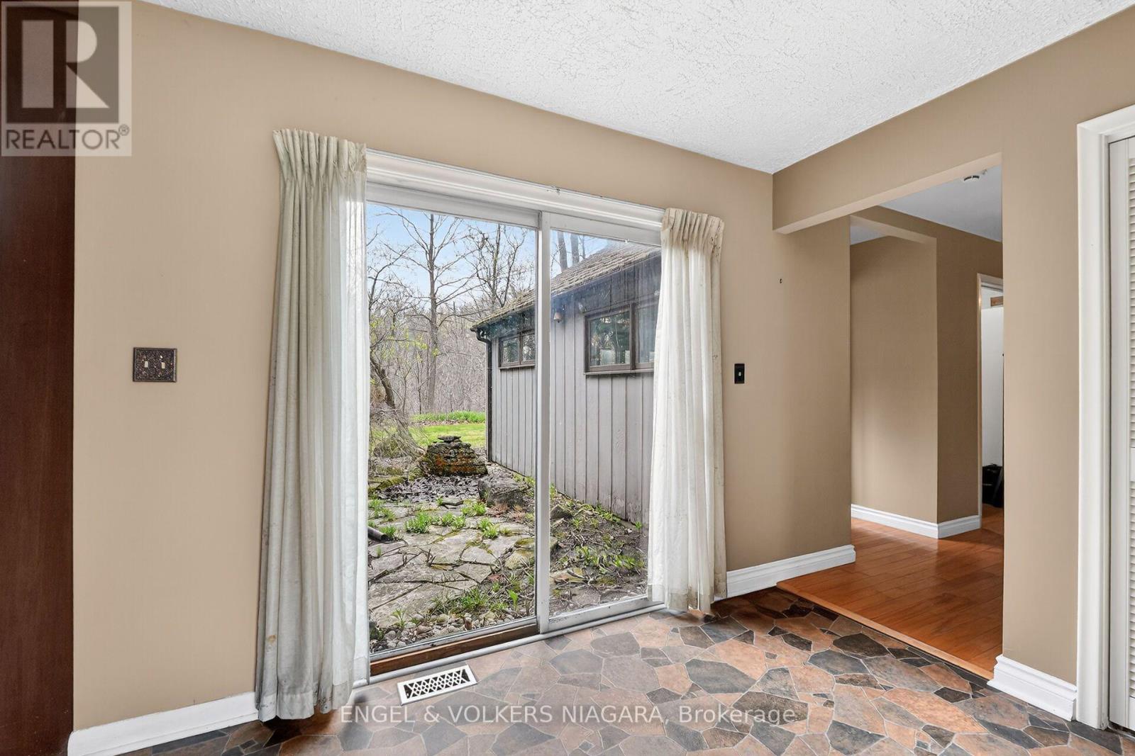 41 Park Road S, Grimsby, Ontario  L3M 4E7 - Photo 16 - X14109810