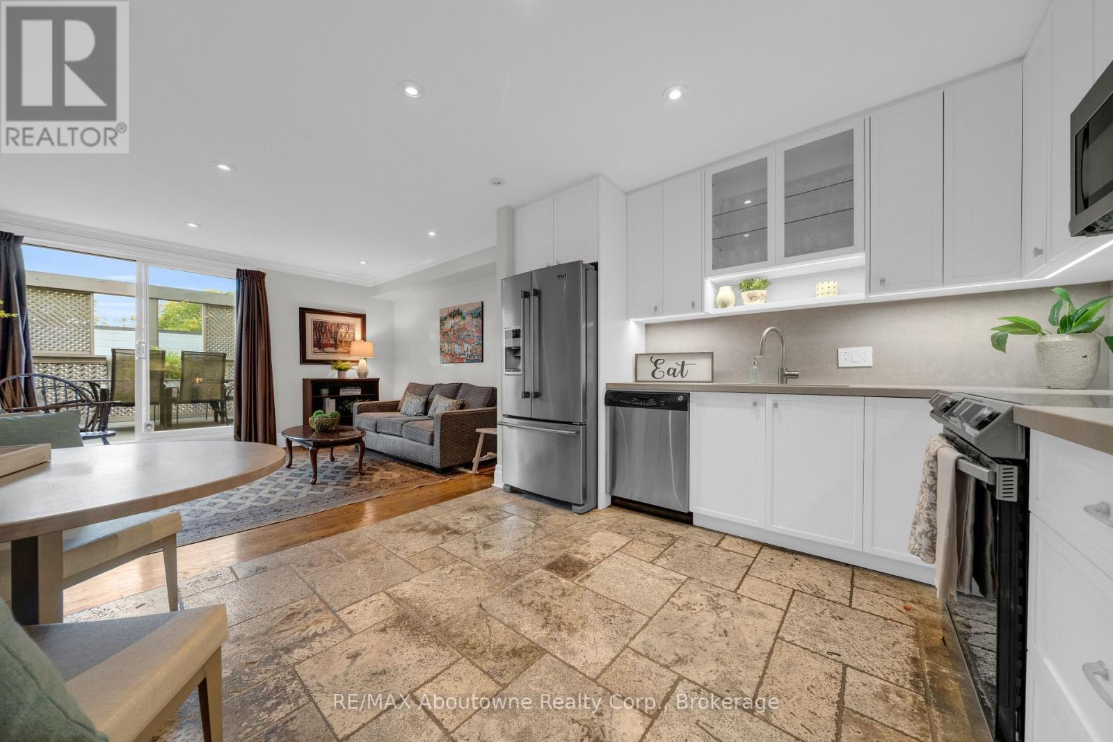 2403 Marine Drive, Oakville, Ontario  L6L 1C6 - Photo 16 - W14109784
