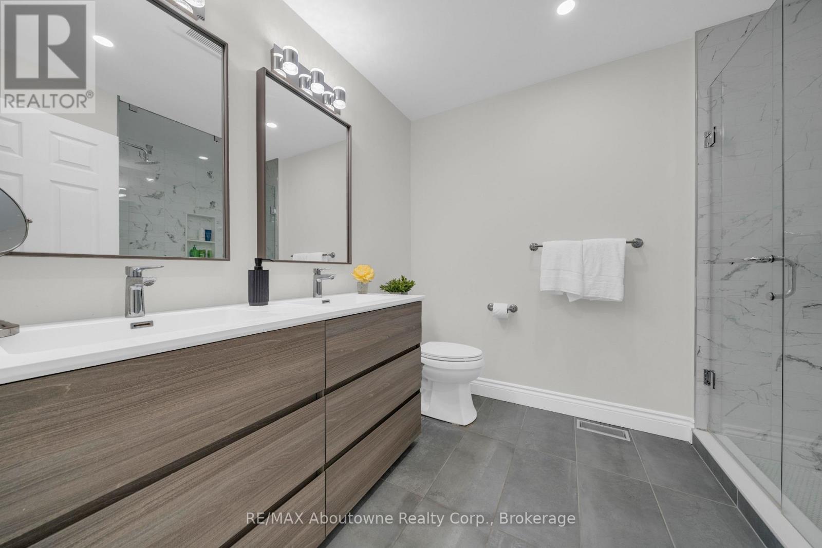 2403 Marine Drive, Oakville, Ontario  L6L 1C6 - Photo 32 - W14109784