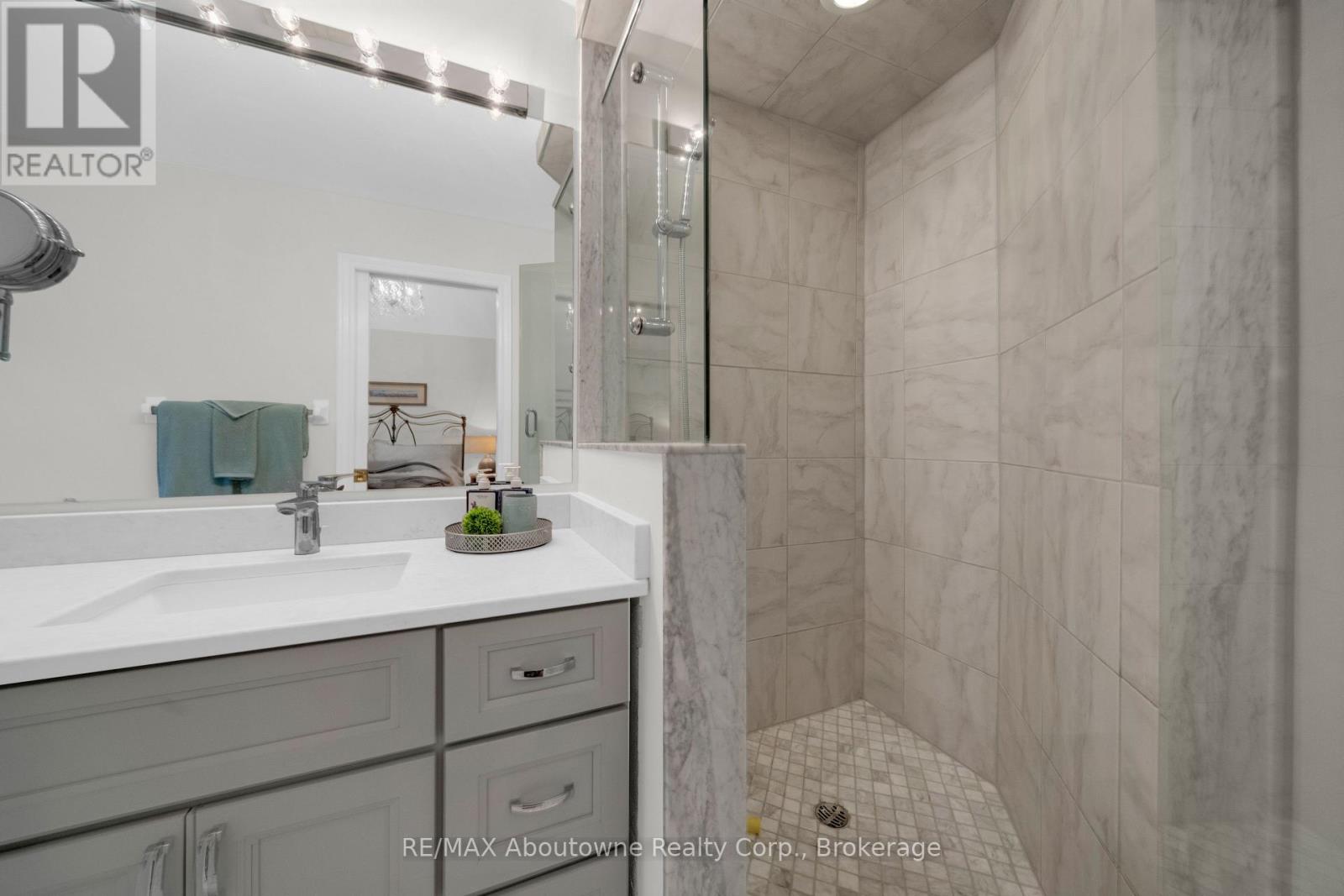 2403 Marine Drive, Oakville, Ontario  L6L 1C6 - Photo 40 - W14109784