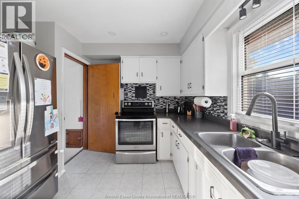 2417 Dandurand, Windsor, Ontario  N9E 2E1 - Photo 4 - 26026062