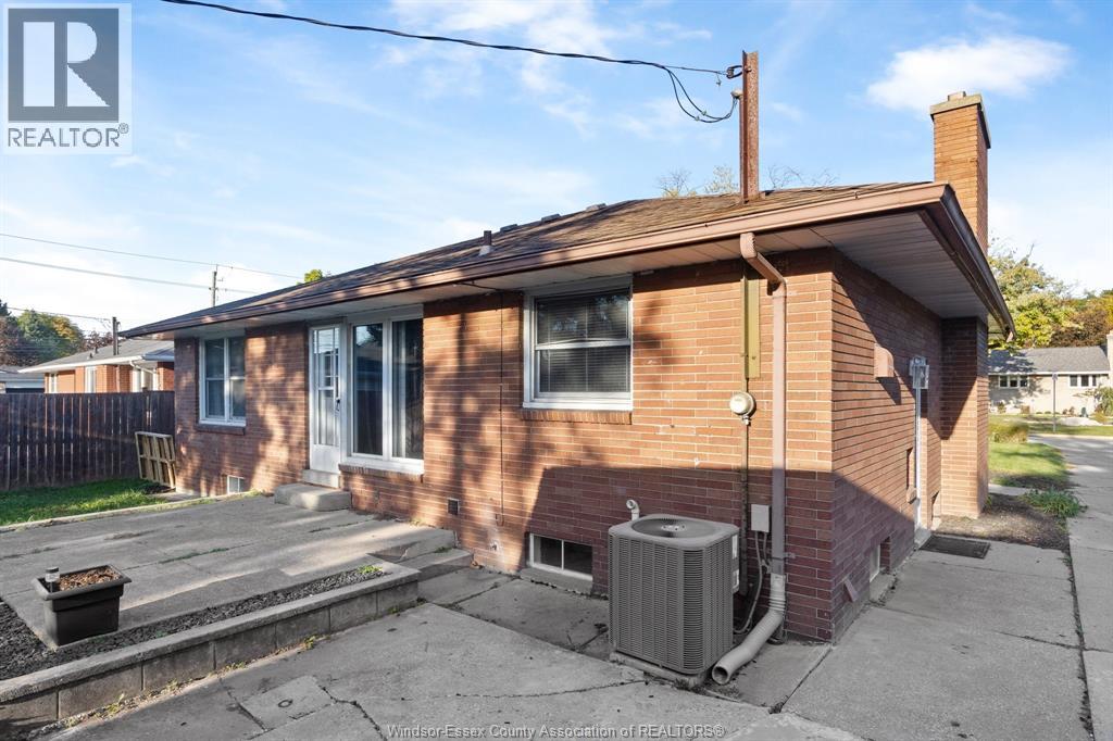 2417 Dandurand, Windsor, Ontario  N9E 2E1 - Photo 23 - 26026061