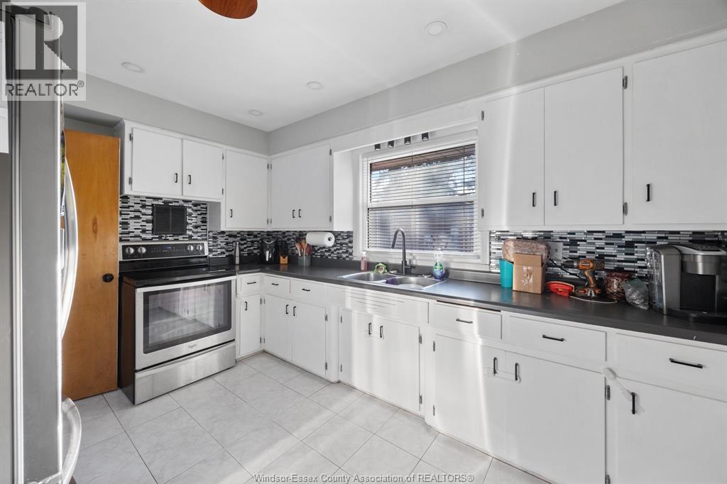 2417 Dandurand, Windsor, Ontario  N9E 2E1 - Photo 3 - 26026061