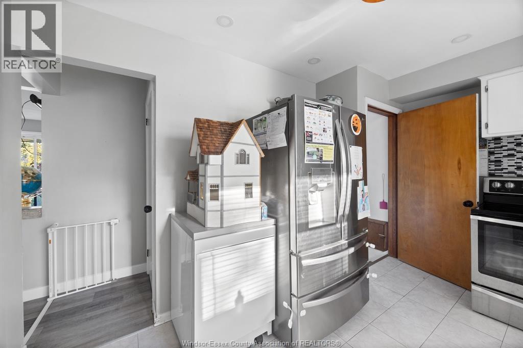 2417 Dandurand, Windsor, Ontario  N9E 2E1 - Photo 6 - 26026061