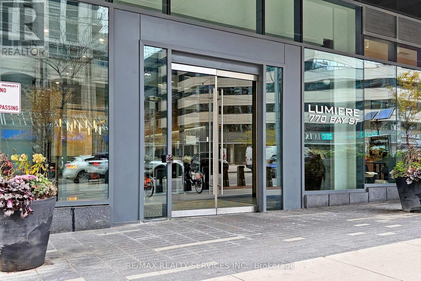 1009 - 770 Bay Street, Toronto (Bay Street Corridor), Ontario  M5G 0A6 - Photo 3 - C14109808