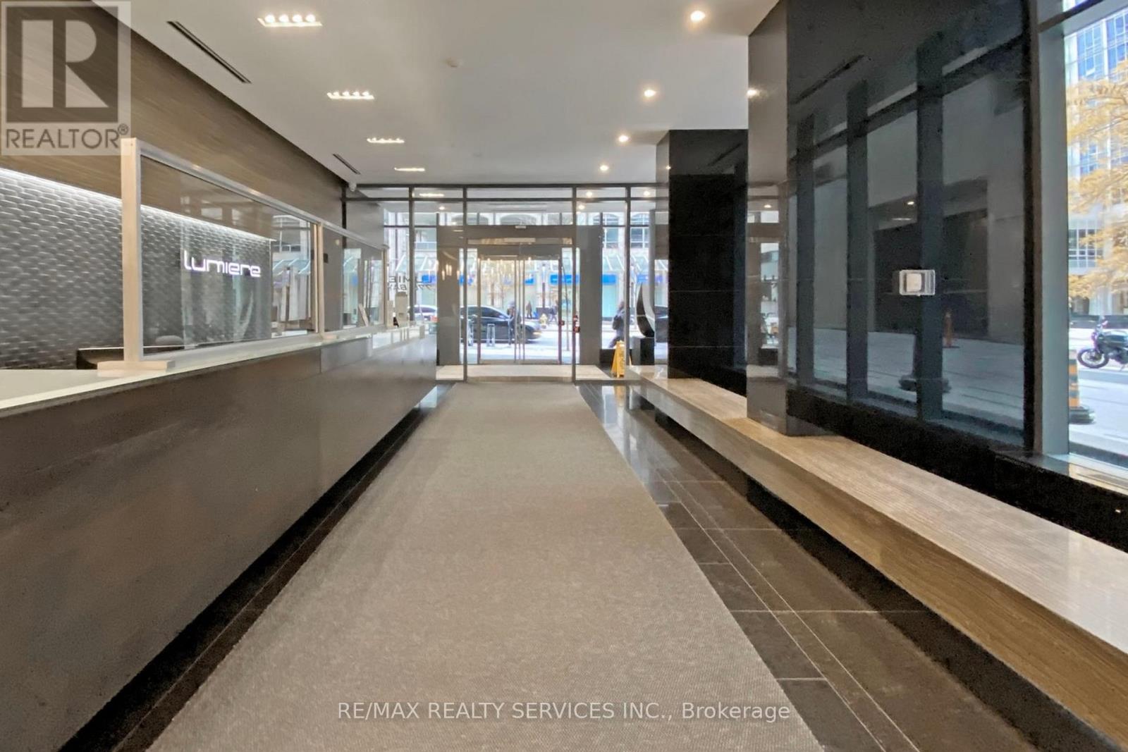1009 - 770 Bay Street, Toronto (Bay Street Corridor), Ontario  M5G 0A6 - Photo 5 - C14109808