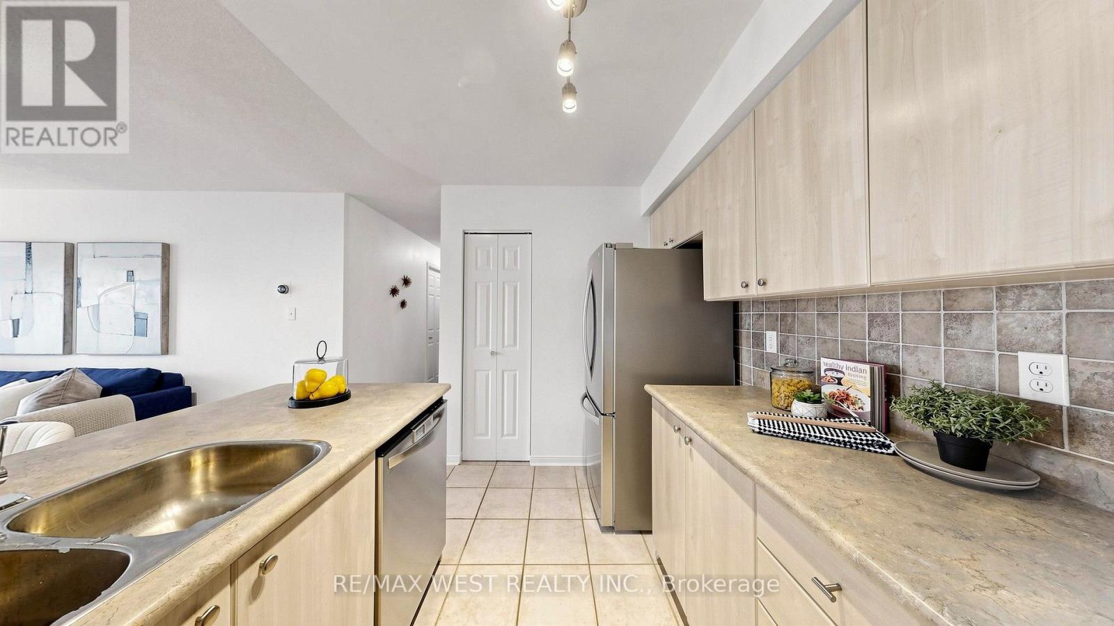 105 - 102 Aspen Springs Drive, Clarington, Ontario  L1C 5N6 - Photo 17 - E14109814
