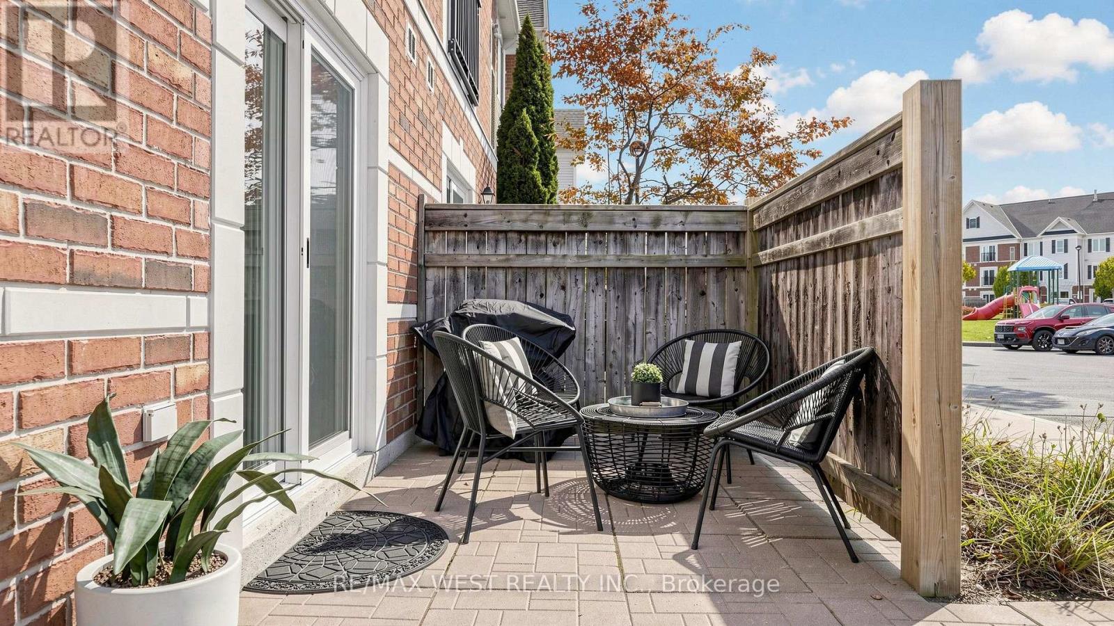 105 - 102 Aspen Springs Drive, Clarington, Ontario  L1C 5N6 - Photo 4 - E14109814