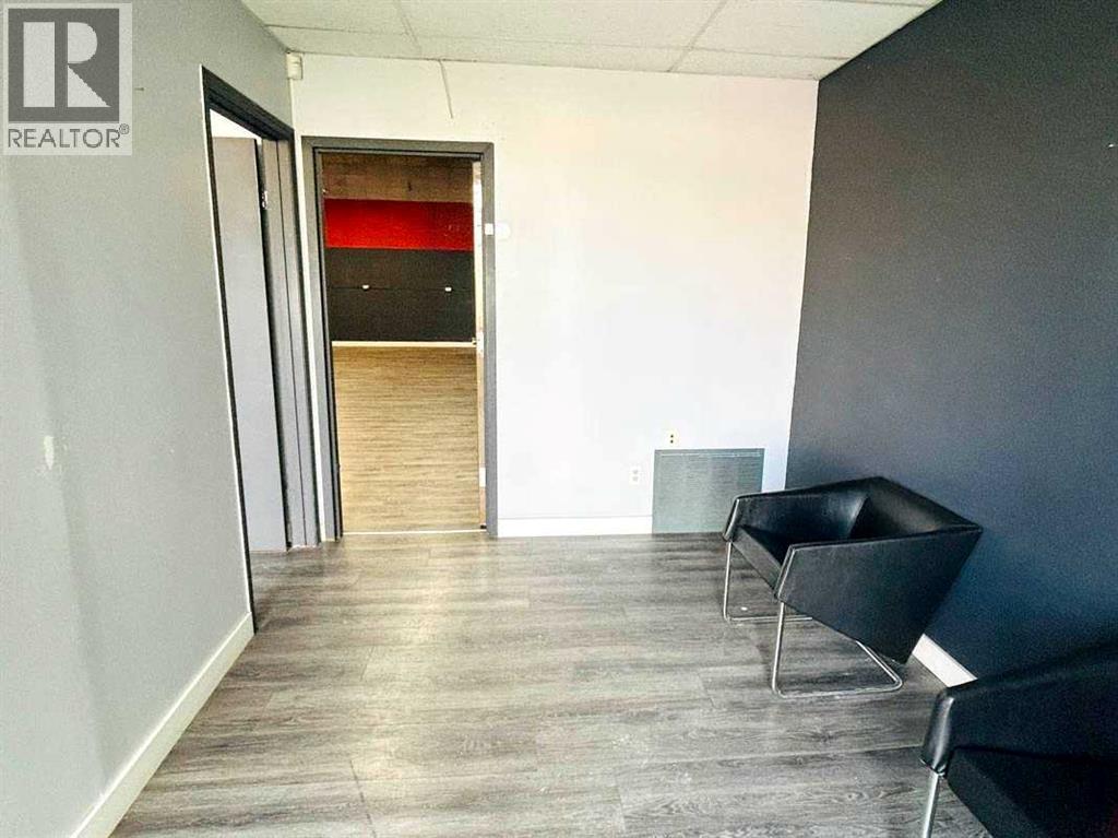 5, 2235 30 Avenue Ne, Calgary, Alberta  T2E 7C7 - Photo 3 - A2354019