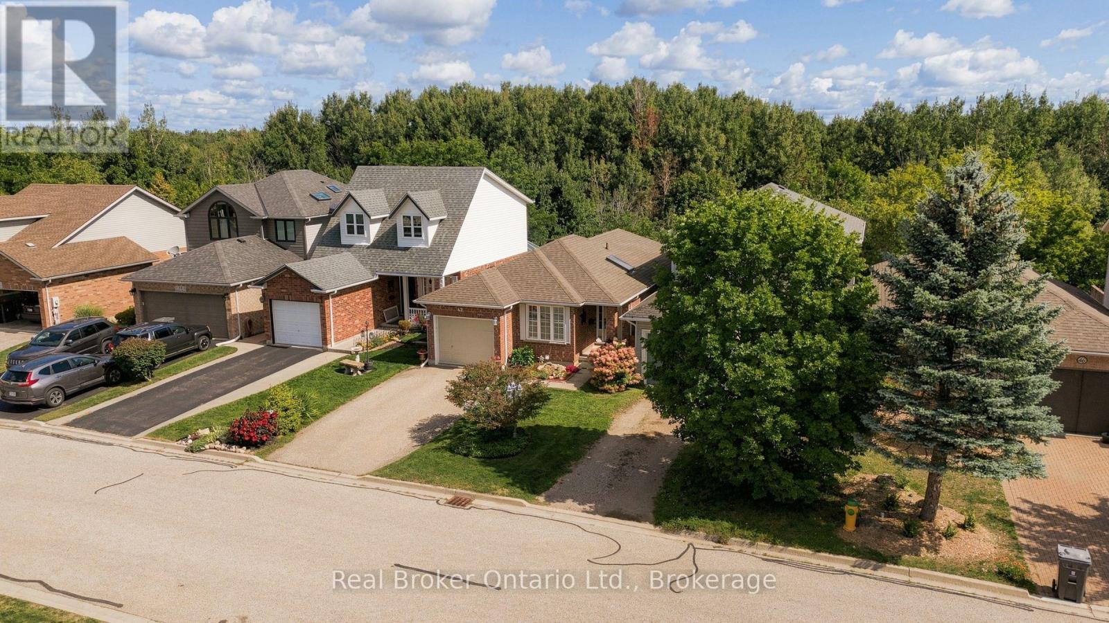42 Fletcher Court, Guelph (Grange Road), Ontario  N1E 7G8 - Photo 3 - X14109832