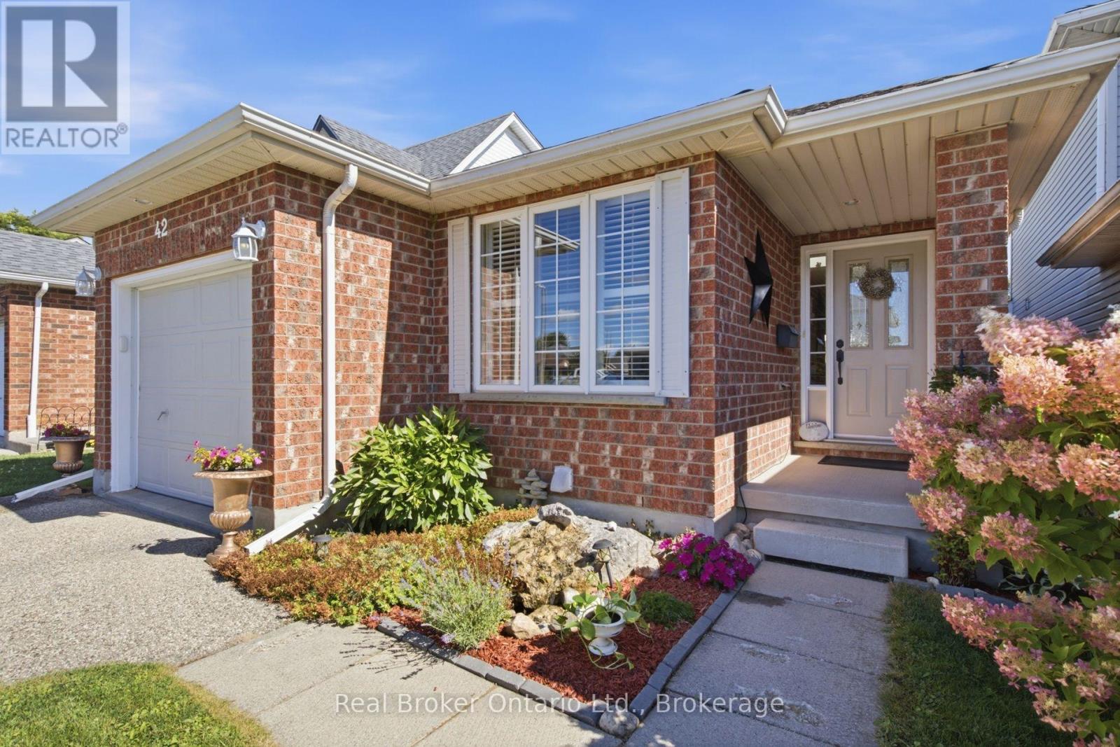 42 Fletcher Court, Guelph (Grange Road), Ontario  N1E 7G8 - Photo 5 - X14109832
