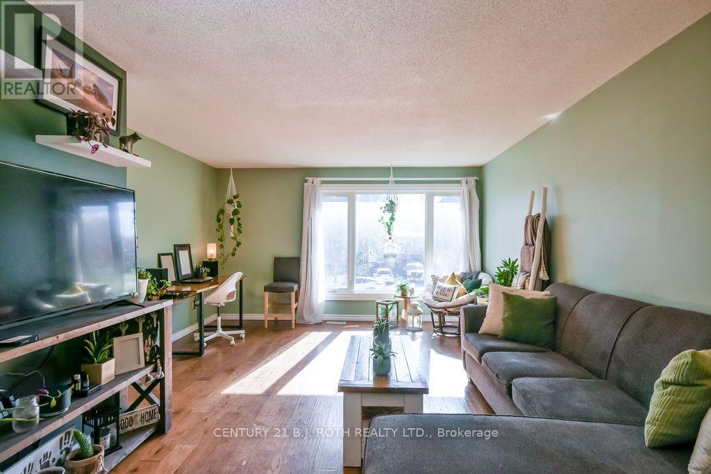 38 Charlbrook Avenue, Barrie (Cundles East), Ontario  L4M 2Y4 - Photo 7 - S14109786