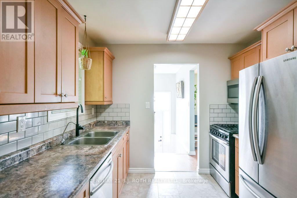 38 Charlbrook Avenue, Barrie (Cundles East), Ontario  L4M 2Y4 - Photo 8 - S14109786