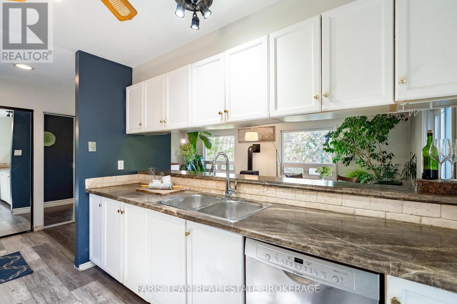 29 Oneida Avenue, Oro-Medonte, Ontario  L0K 1E0 - Photo 8 - S14103244