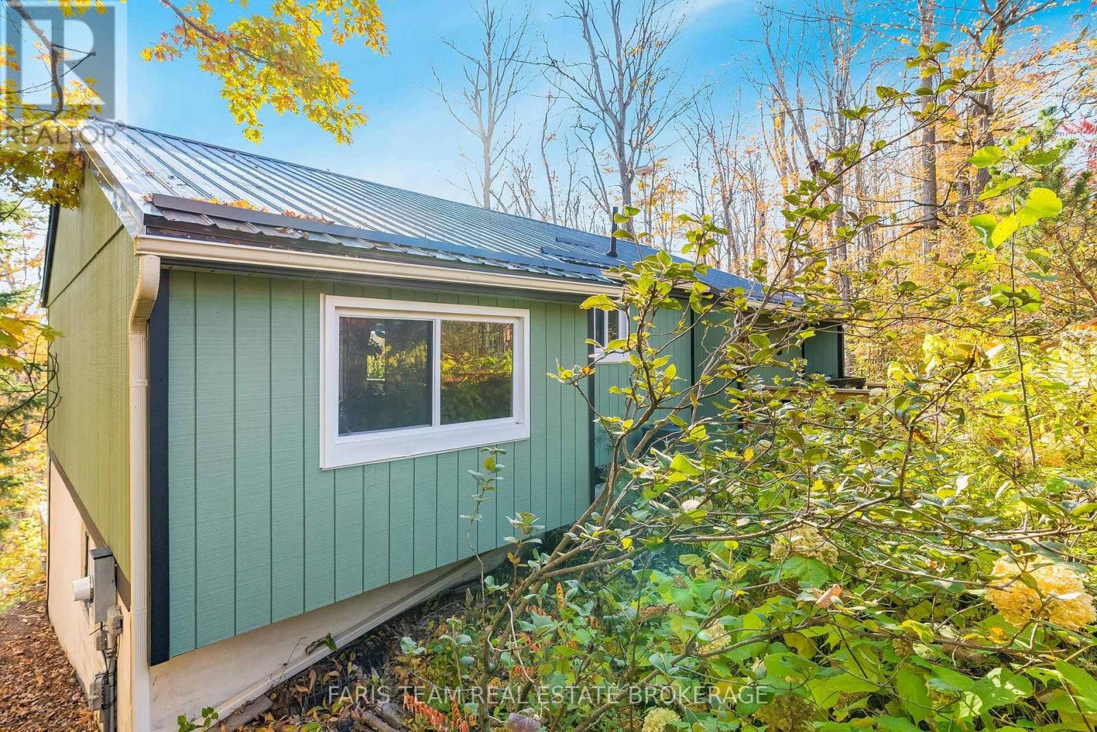 29 Oneida Avenue, Oro-Medonte, Ontario  L0K 1E0 - Photo 2 - S14103244