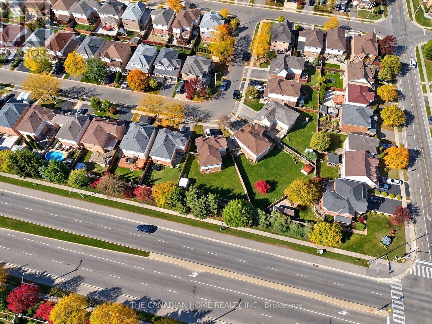 10 Dunvegan Crescent, Brampton (Fletcher's Meadow), Ontario  L7A 2Y3 - Photo 6 - W14109914