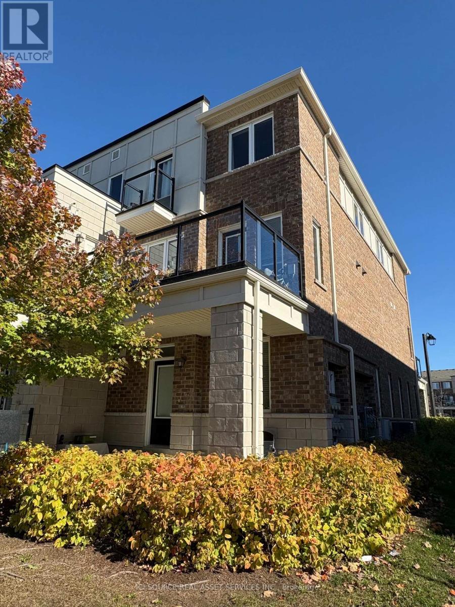 18 Daylily Lane, Kitchener, Ontario  N2R 0L7 - Photo 3 - X14109862