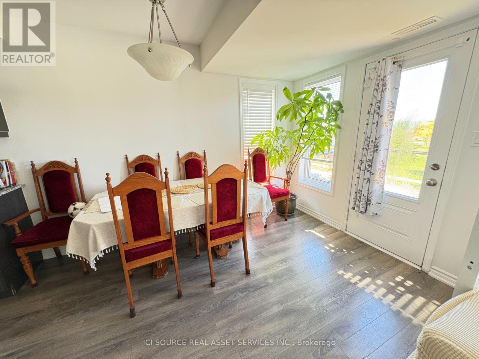 18 Daylily Lane, Kitchener, Ontario  N2R 0L7 - Photo 7 - X14109862