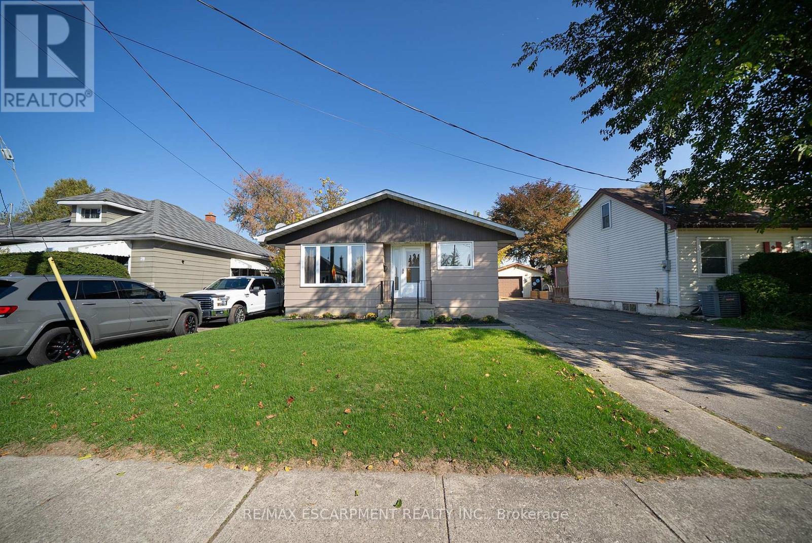 30 LIDA STREET, brantford, Ontario