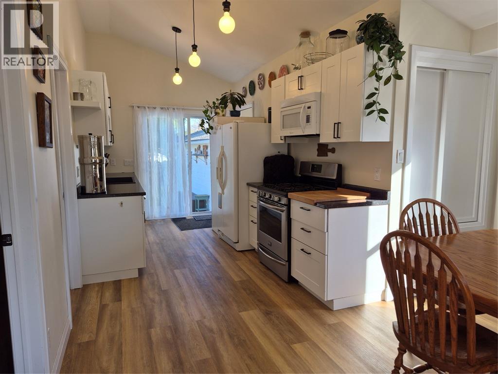 644 Oxford Street, Sarnia, Ontario  N7T 6Z5 - Photo 6 - 26026064