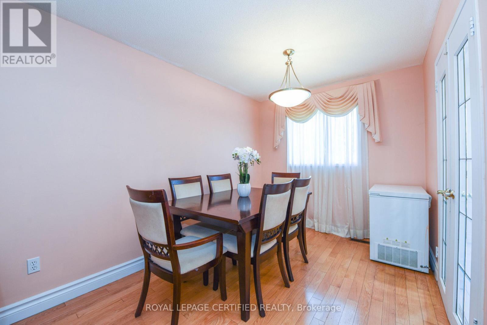 6037 Clover Ridge Crescent, Mississauga, Ontario  L5N 7B4 - Photo 3 - W13874456