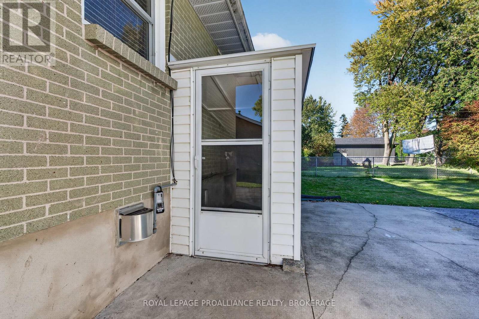 9 Henry Crescent, Loyalist (Amherstview), Ontario  K7N 1G3 - Photo 38 - X14110058