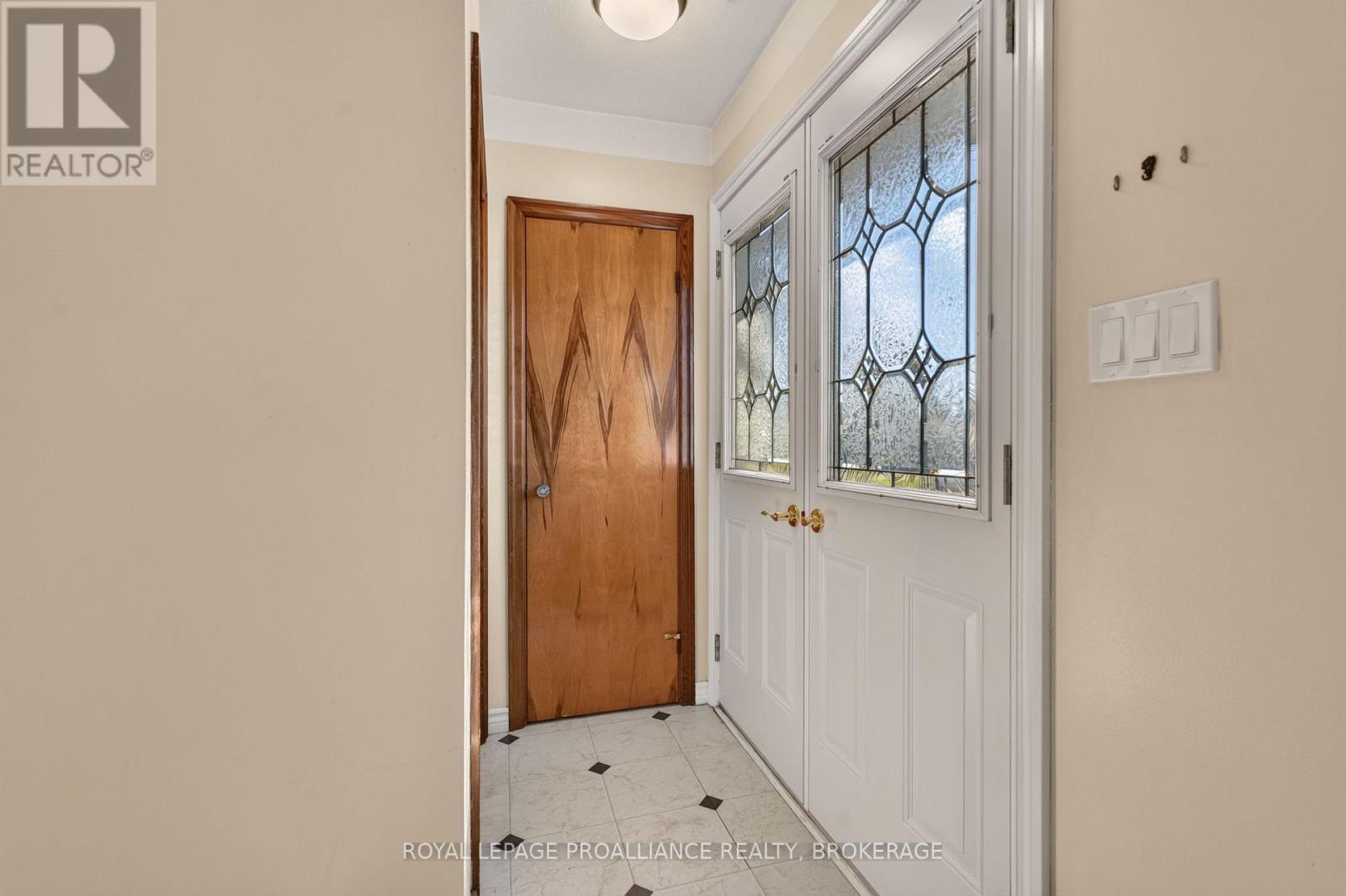 9 Henry Crescent, Loyalist, Ontario K7N 1G3 - Photo 4 - X14110058