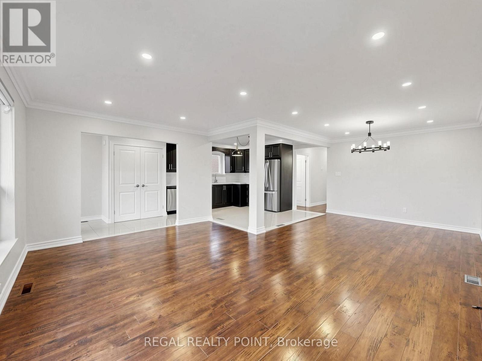 71 Clydesdale Drive, Toronto (Pleasant View), Ontario  M2J 3N3 - Photo 6 - C14110076