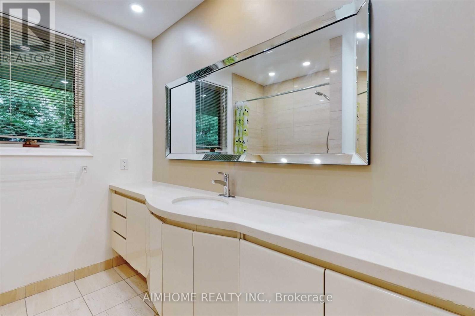 103 Alamosa Drive, Toronto, Ontario  M2J 2N8 - Photo 12 - C14110082