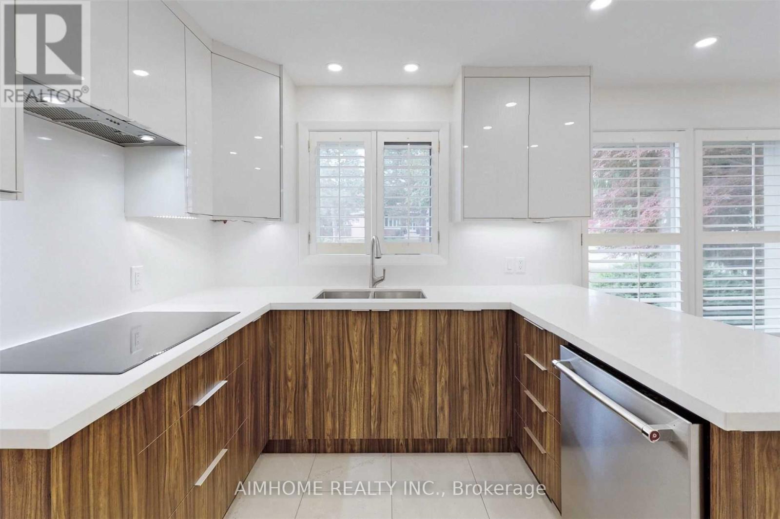 103 Alamosa Drive, Toronto, Ontario  M2J 2N8 - Photo 4 - C14110082