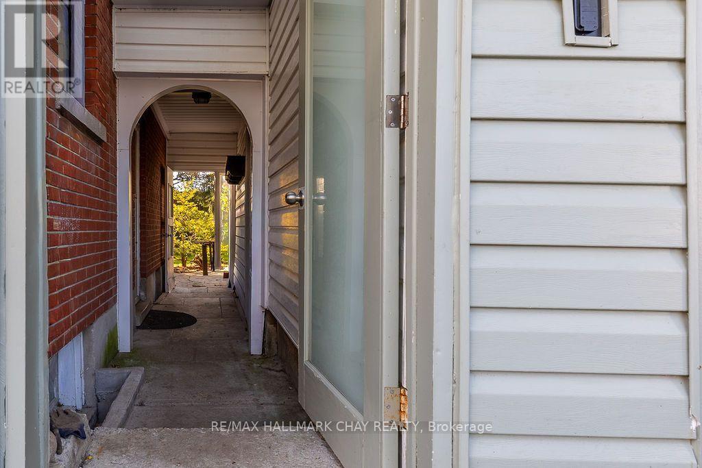 63 Napier Street, Barrie (Codrington), Ontario  L4M 1W3 - Photo 5 - S14109974