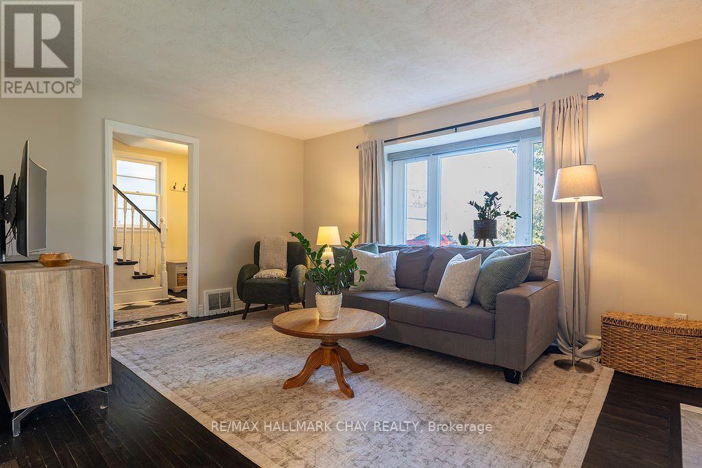 63 Napier Street, Barrie (Codrington), Ontario  L4M 1W3 - Photo 8 - S14109974