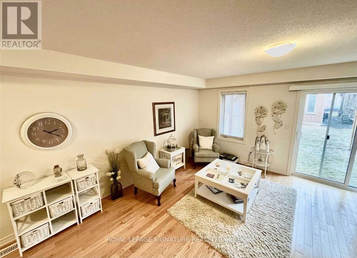 3932 Tufgar Crescent, Burlington (Alton), Ontario  L7M 2A4 - Photo 5 - W14110044