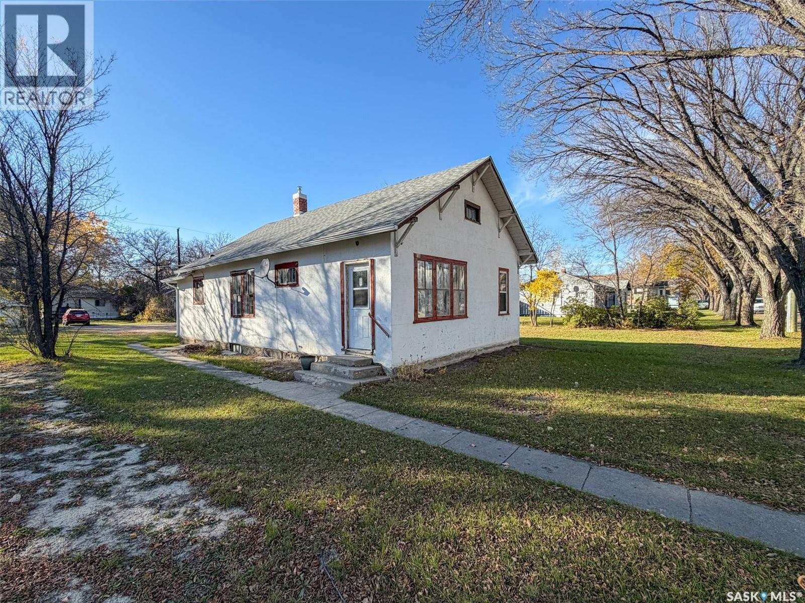 431 1st Street W, Shaunavon, Saskatchewan  S0N 2M0 - Photo 1 - SK051800