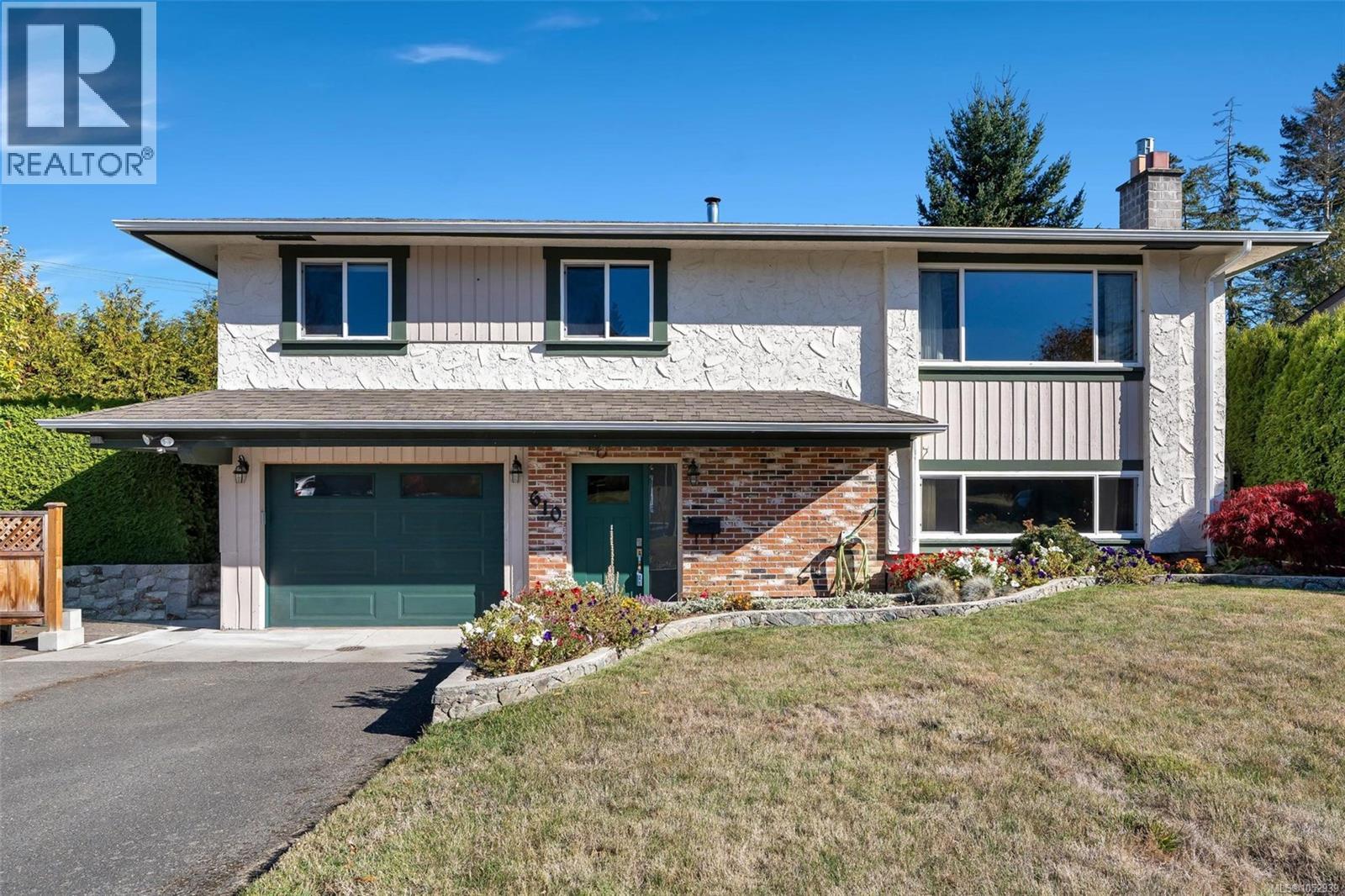 610 Vanalman Ave, Saanich, British Columbia