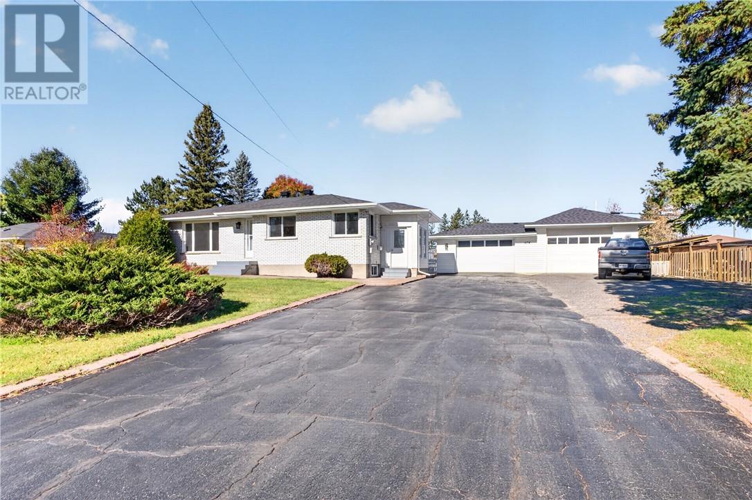 1634 Richard, Val Caron, Ontario