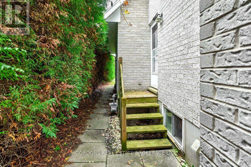 12 Casterton Avenue, Kingston (Central City West), Ontario  K7M 1R5 - Photo 4 - X14110138