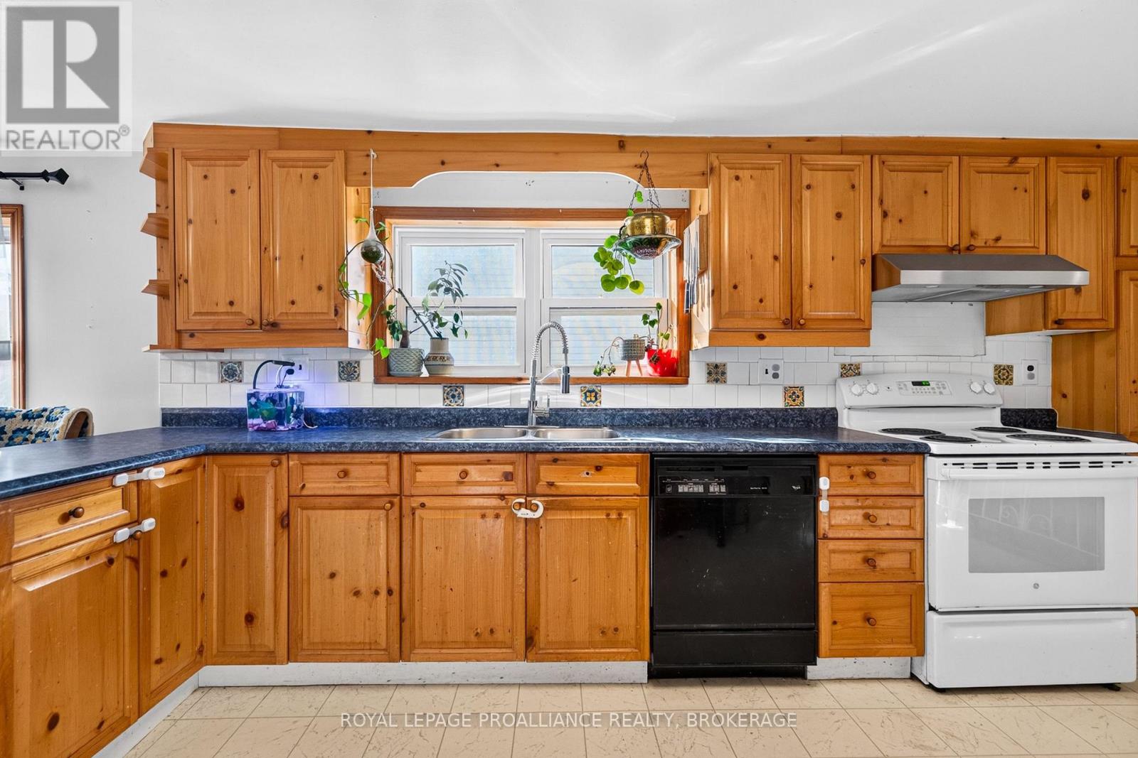 628 Macdonnell Street, Kingston (East Of Sir John A. Blvd), Ontario  K7K 4X3 - Photo 13 - X14110160