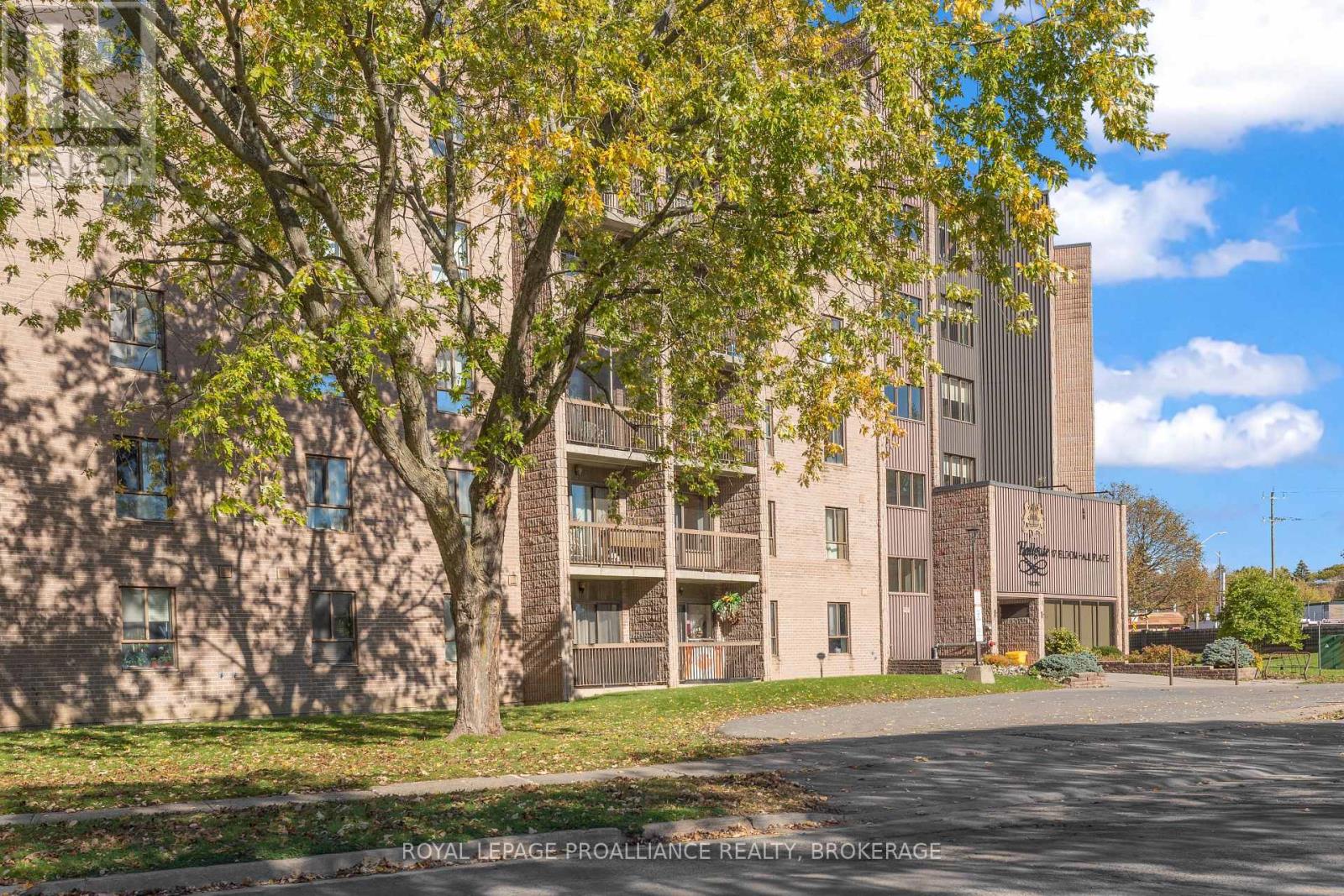 615 - 17 Eldon Hall Place, Kingston (Central City West), Ontario  K7M 7H5 - Photo 3 - X14110336