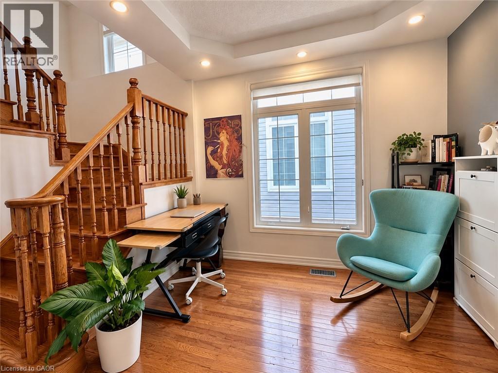 5321 Applegarth Drive, Burlington, Ontario  L7L 7E4 - Photo 5 - 40873067