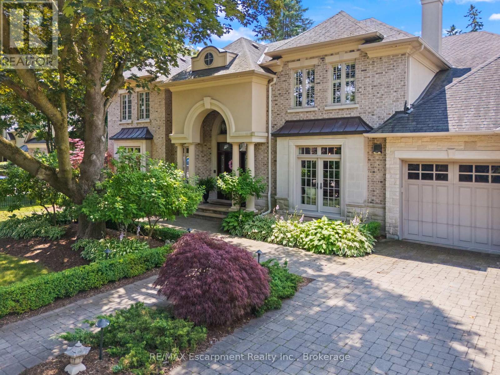 254 Donessle Drive, Oakville, Ontario  L6J 3Y6 - Photo 1 - W14110352