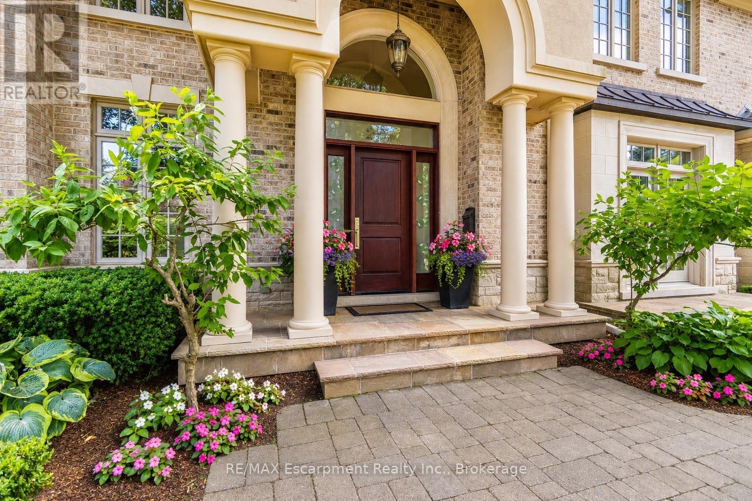 254 Donessle Drive, Oakville, Ontario  L6J 3Y6 - Photo 2 - W14110352