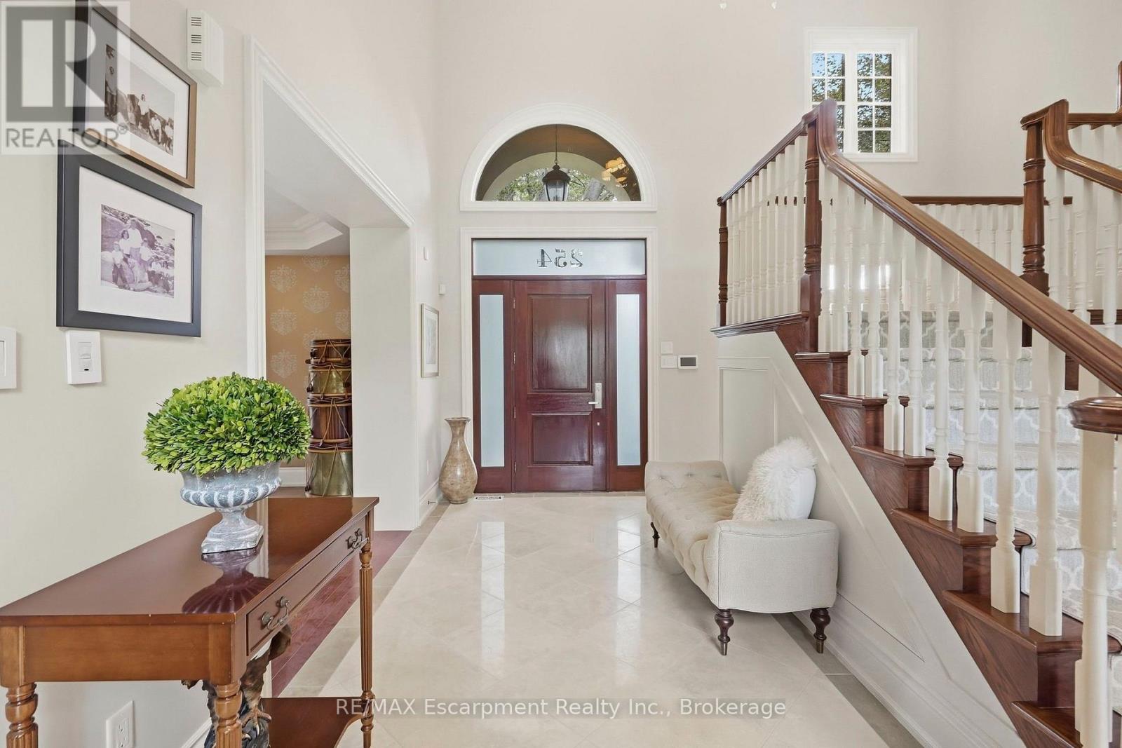 254 Donessle Drive, Oakville, Ontario  L6J 3Y6 - Photo 4 - W14110352