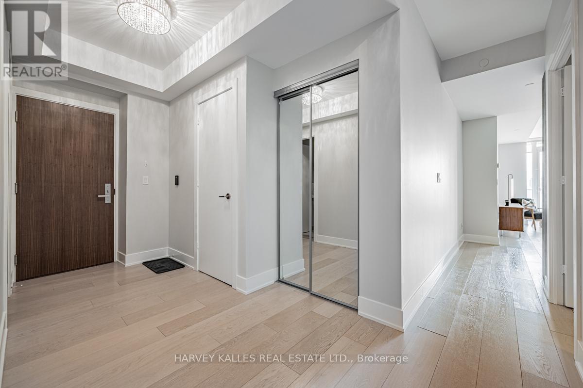 1001 - 200 Bloor Street W, Toronto, Ontario  M5S 1T8 - Photo 2 - C14110162