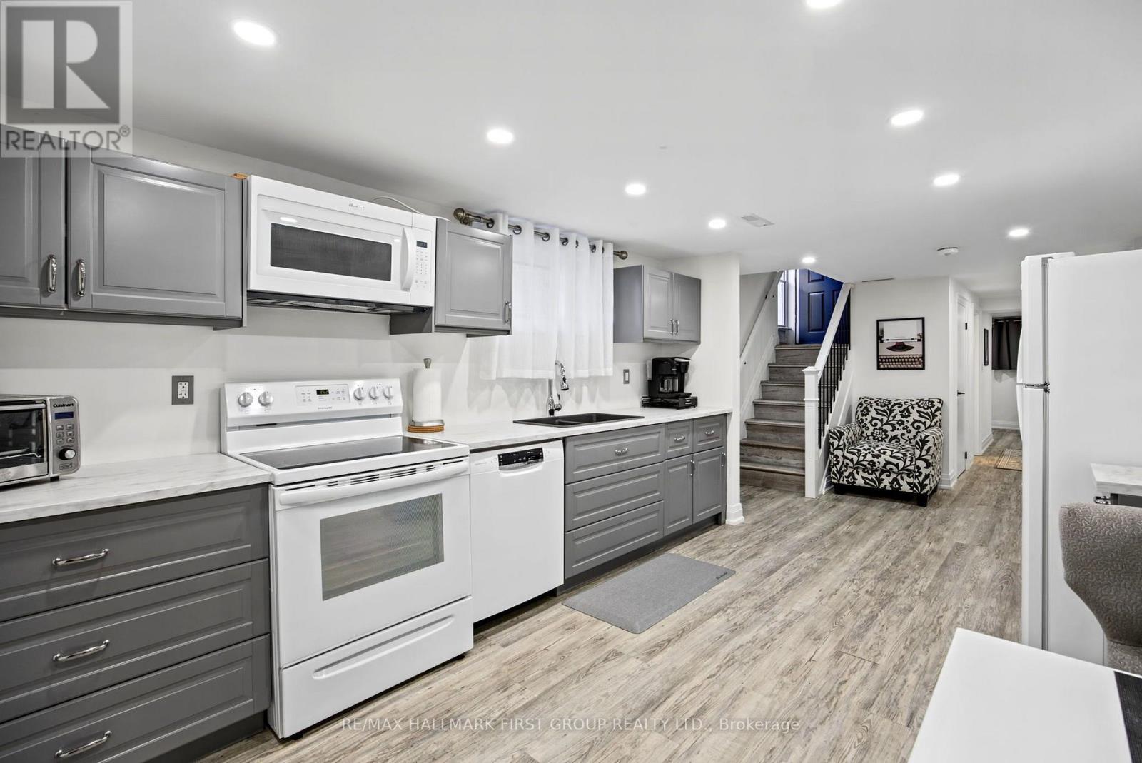 1224 Pharmacy Avenue, Toronto, Ontario  M1R 2H9 - Photo 34 - E14110134