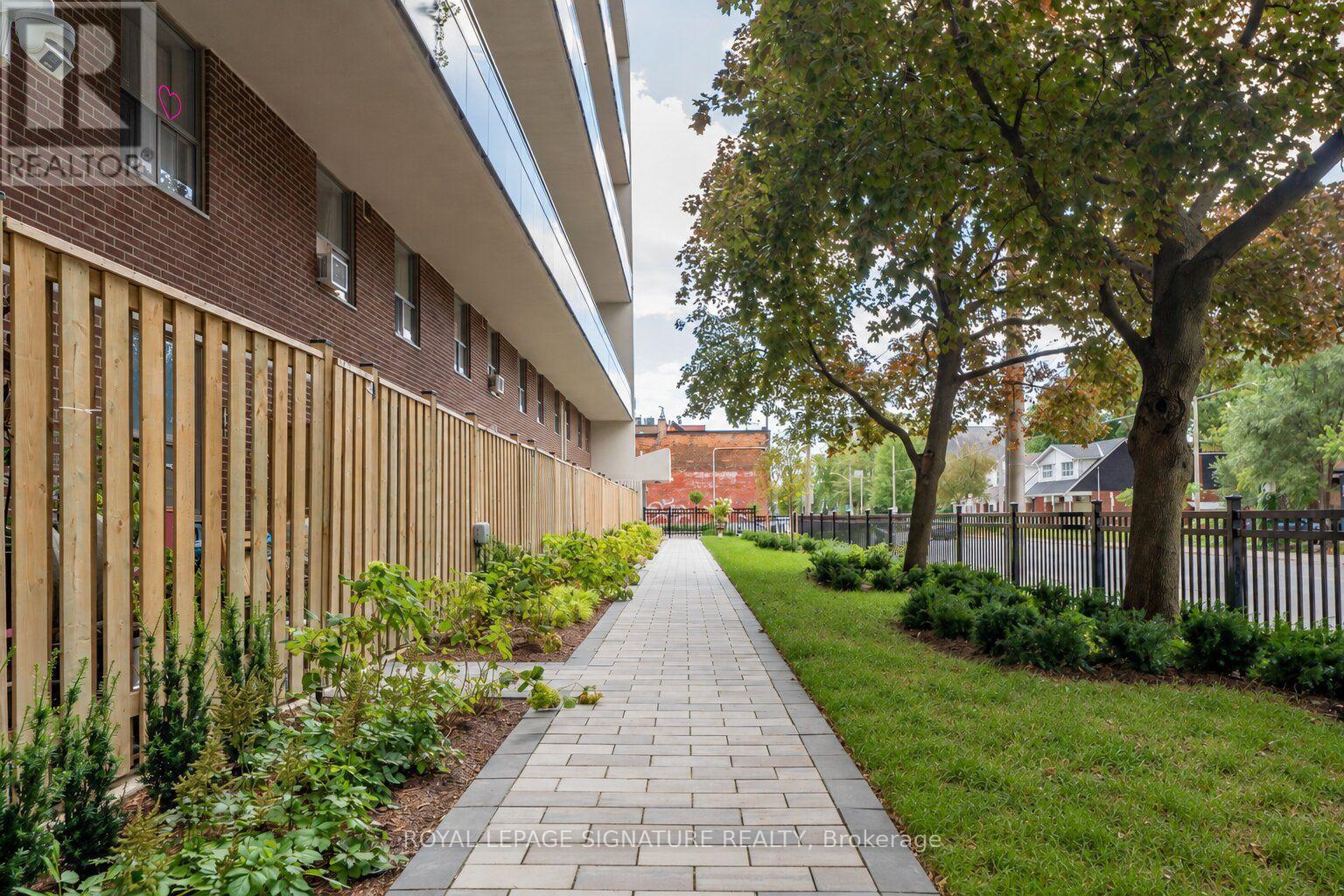 211 - 1071 Woodbine Avenue, Toronto (Woodbine-Lumsden), Ontario  M4C 4C2 - Photo 28 - E14110172