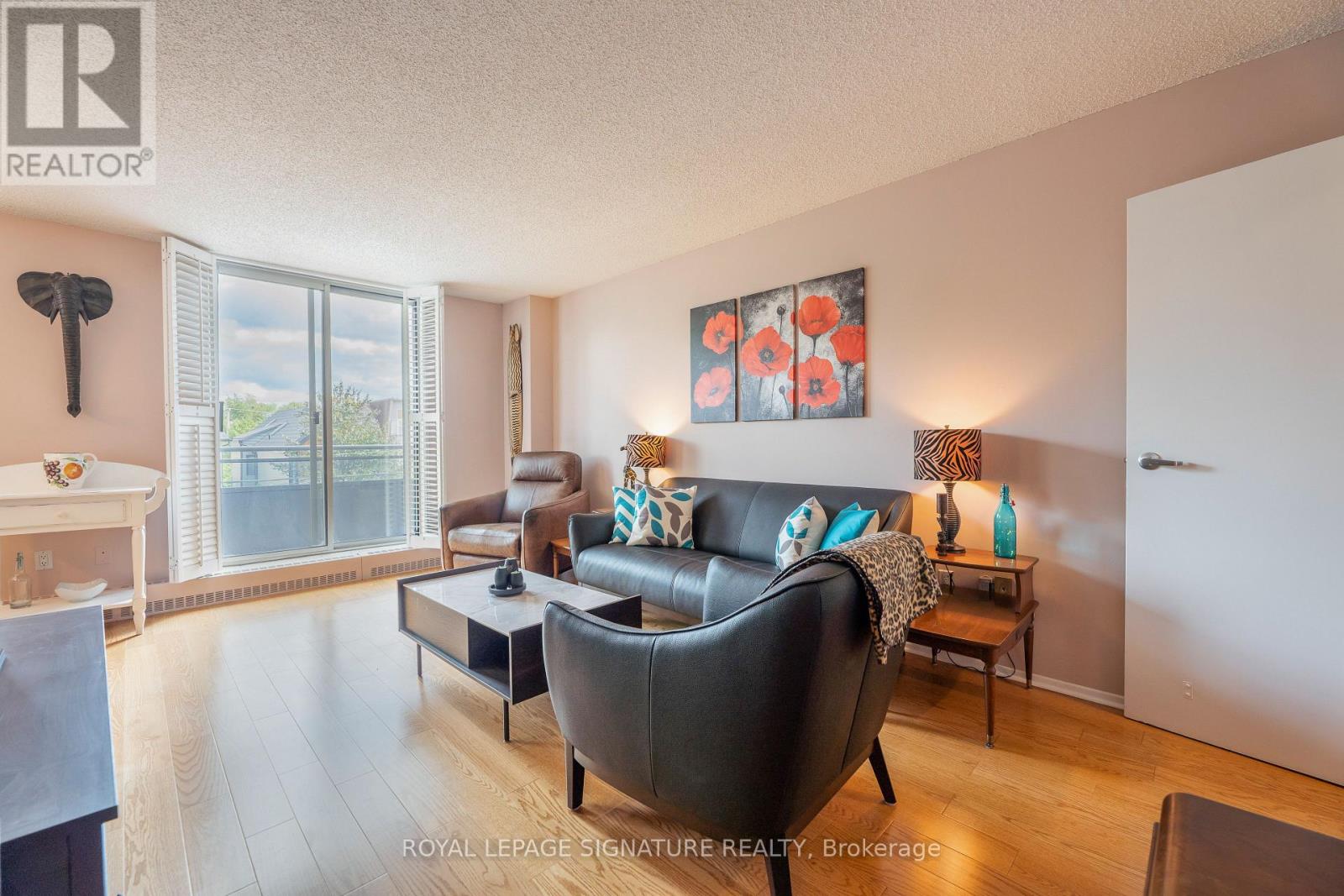 211 - 1071 Woodbine Avenue, Toronto, Ontario  M4C 4C2 - Photo 3 - E14110172