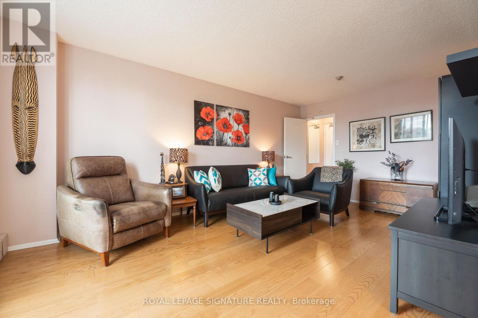 211 - 1071 Woodbine Avenue, Toronto, Ontario  M4C 4C2 - Photo 4 - E14110172